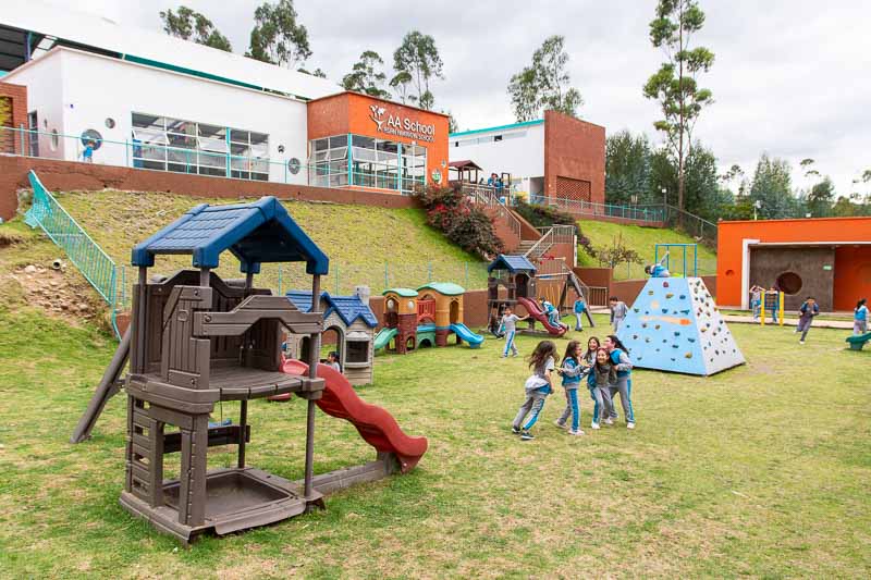 Discover Asian American School in Cuenca