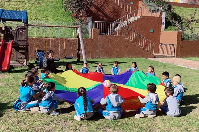Discover Asian American School in Cuenca